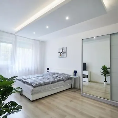 Apartamento Zoe Apartman, Koezponthoz Koezel Debrecen