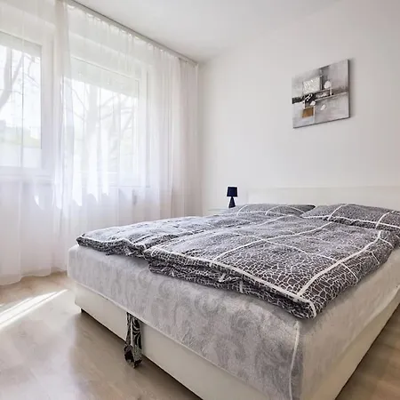 Apartamento Zoe Apartman, Koezponthoz Koezel Debrecen