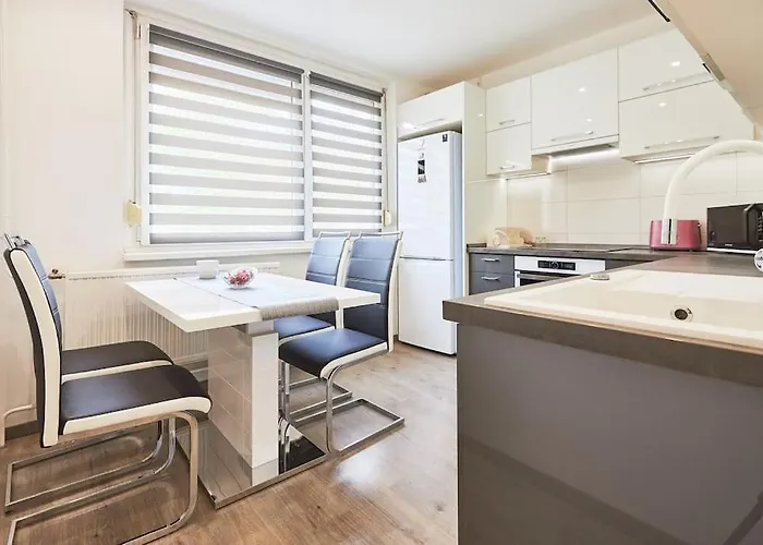 Zoe Apartman, Koezponthoz Koezel Appartement