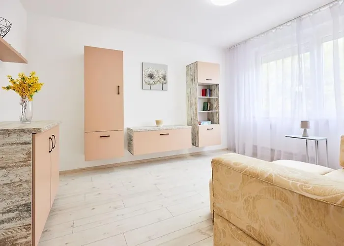 Zoe Apartman, Koezponthoz Koezel * Debrecen