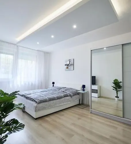 Appartement Zoe Apartman, Koezponthoz Koezel Debrecen
