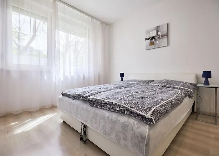 Appartement Zoe Apartman, Koezponthoz Koezel Debrecen